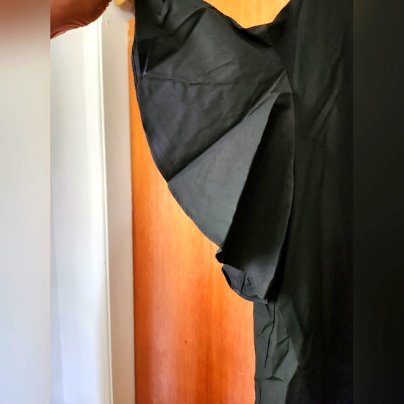 NWOT size M asymmetrical black top - Picture 1 of 4